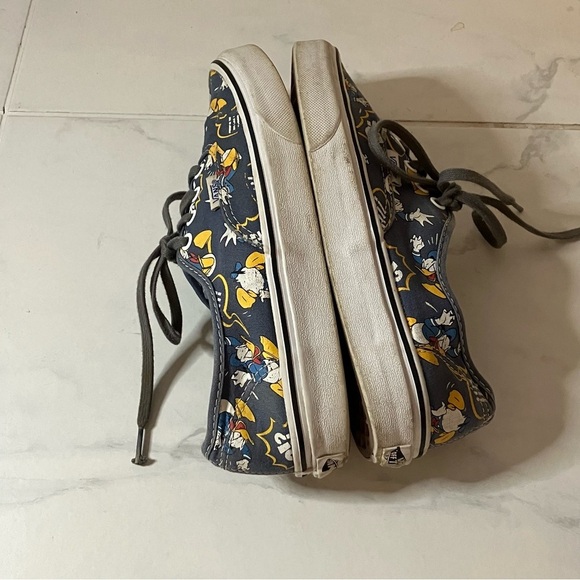 Vans Disney Donald Duck blue lace up sneakers.  Fun cute shoes! - Picture 5 of 10
